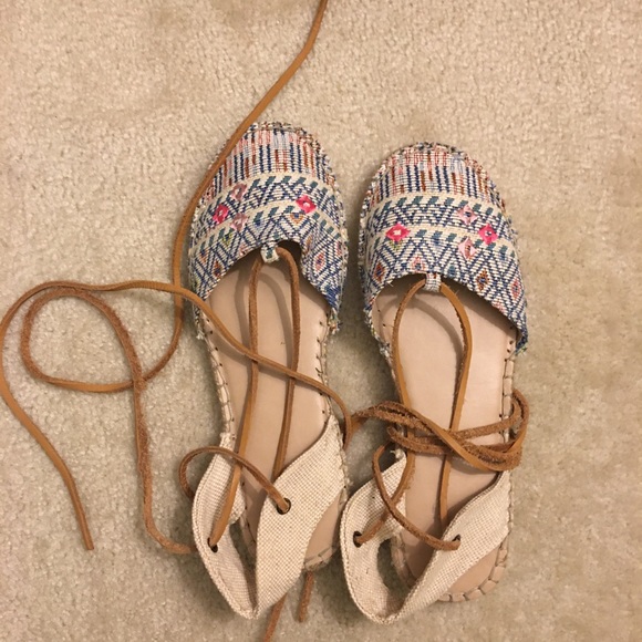 Women’s shoes - Picture 1 of 2